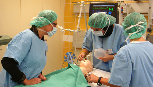 Notfallsimulationstraining in der Klinik Donaustadt (ehem. Donauspital – SMZOst) bei Kindernotfällen: Das SIM-BABY